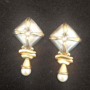 Silver and gilt earrings with pearl